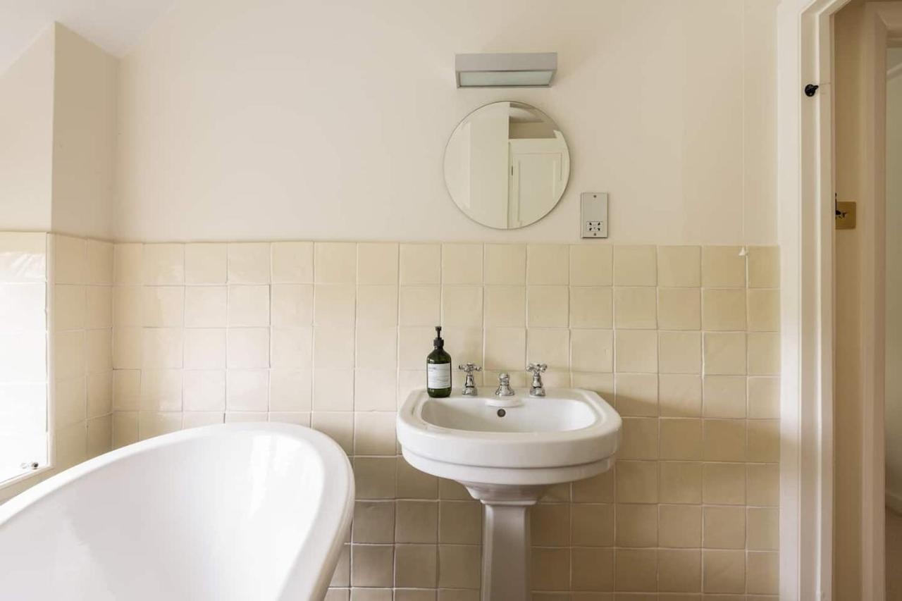 Architect Designed Cosy Cotswold Stone Cottage Quenington Extérieur photo
